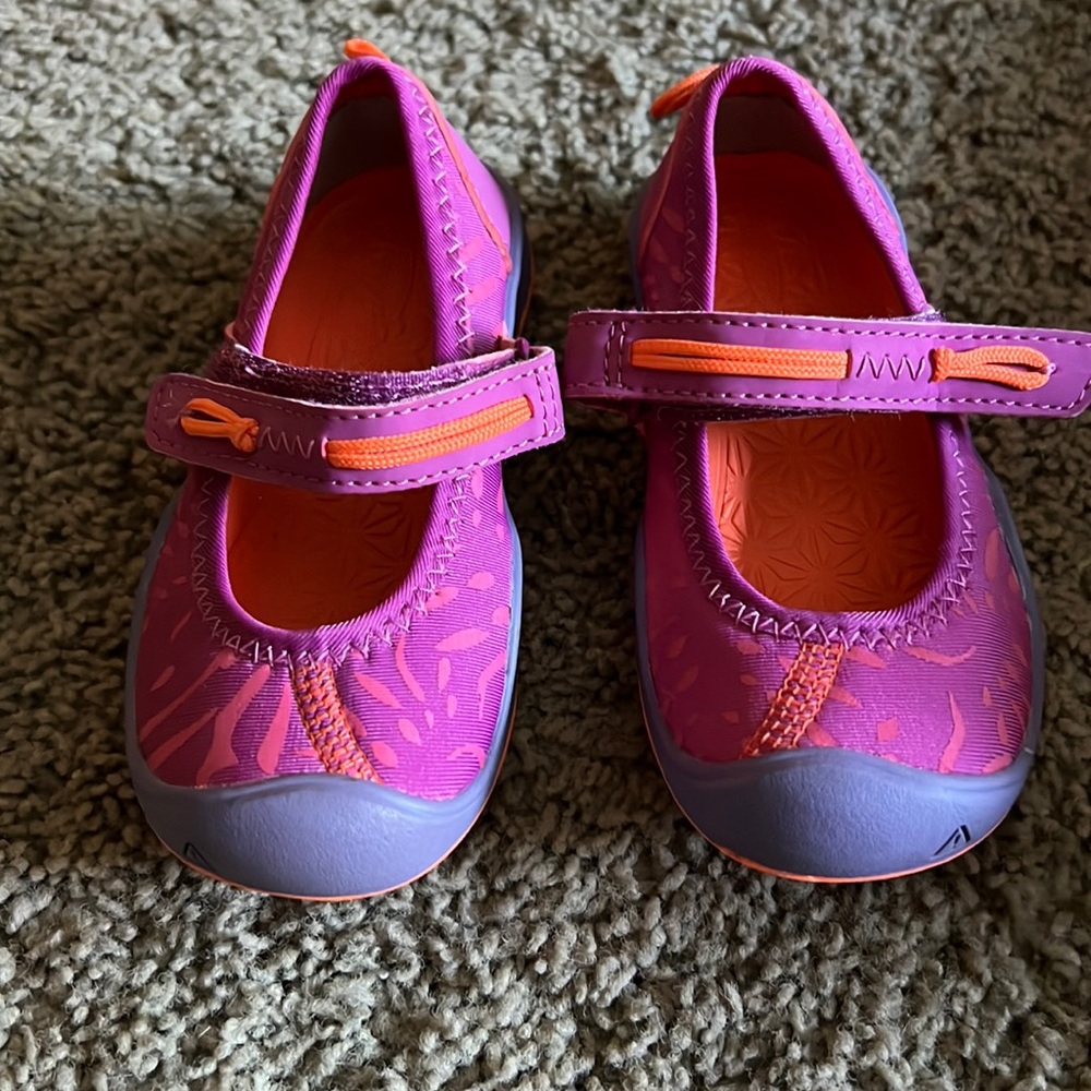 Keen water shoes ballet style size 8